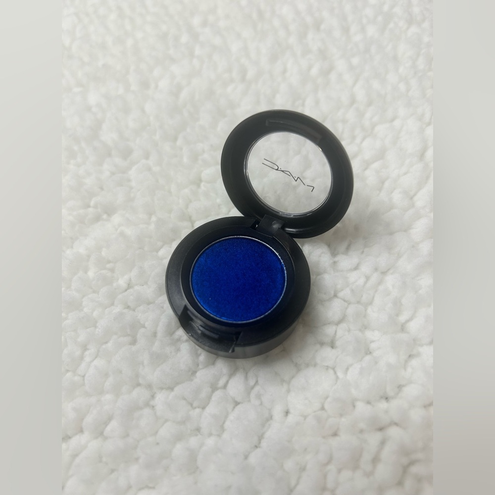 MAC Cosmetics Frost Eyeshadow “In The Shadows” Iridescent Shimmer Single